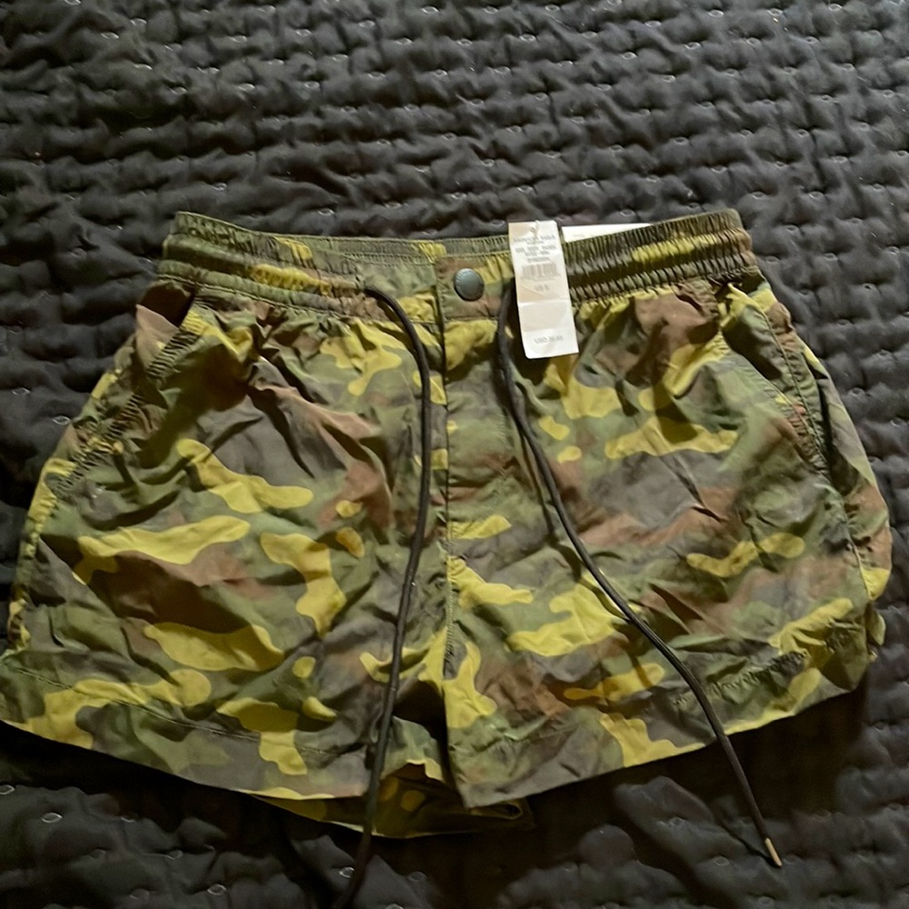 American Eagle high rise jogging shorts camo - s